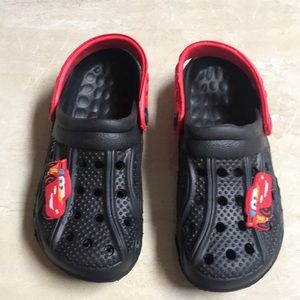 Slip ons Boy’s Sandals Black & Red. Size EU 28-US 11